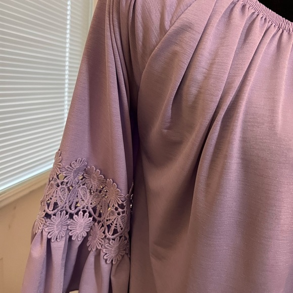 Cute purple tunic. Perfect for spring. - Picture 4 of 4